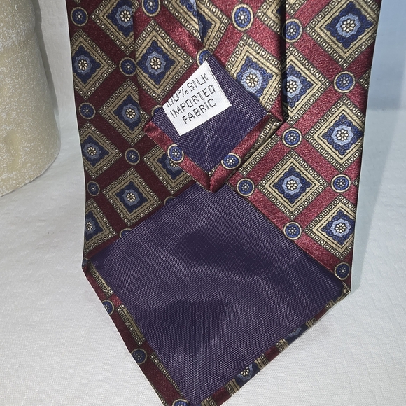 Gant Limited Edition Silk Red and Blue Diamond Pattern Tie Euc - Picture 6 of 6